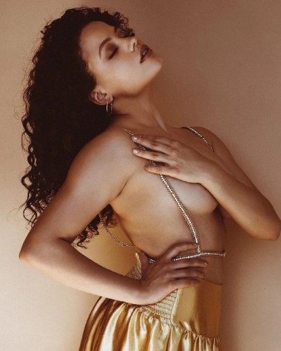 Sarah Jeffery  nude photo