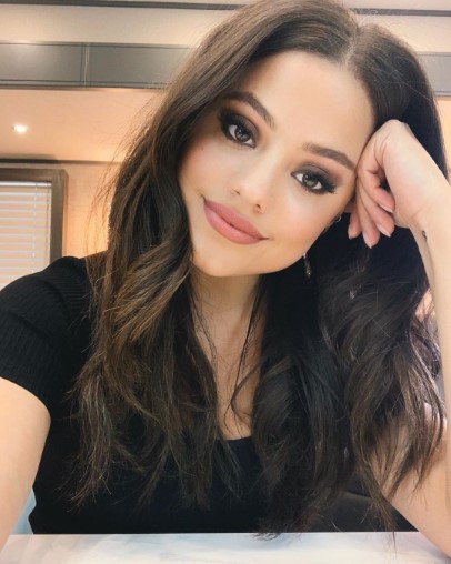 Sarah Jeffery beautiful actress  nude photo
