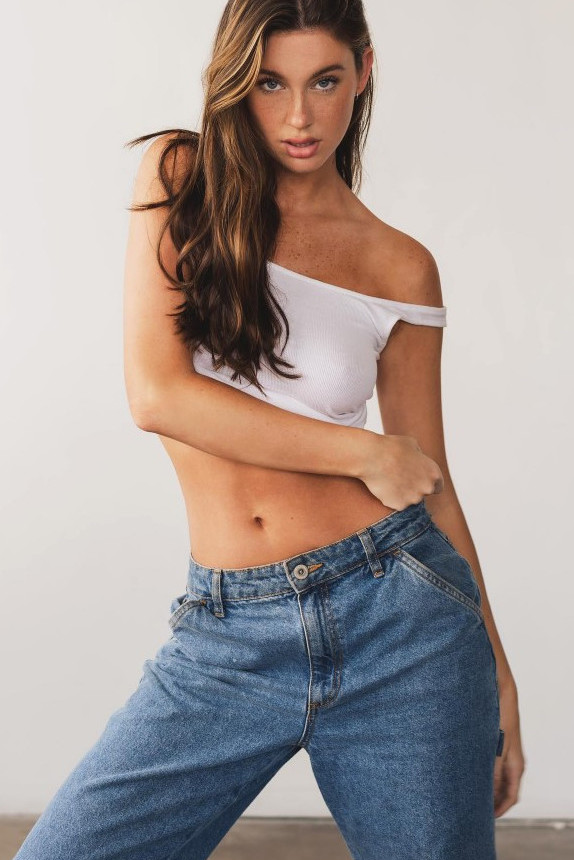 Sarah Waddles  nude photo