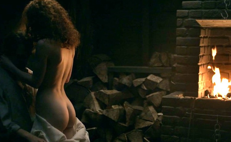 Sophie Skelton Sexy Naked Scene  nude photo