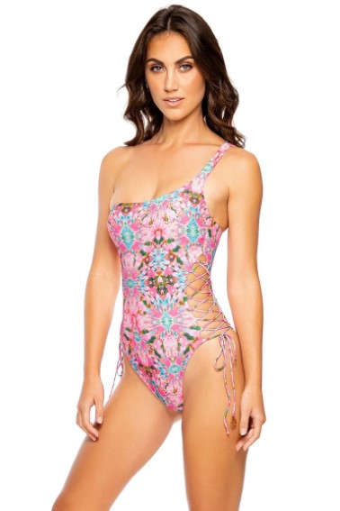 Steph Rayner  nude photo