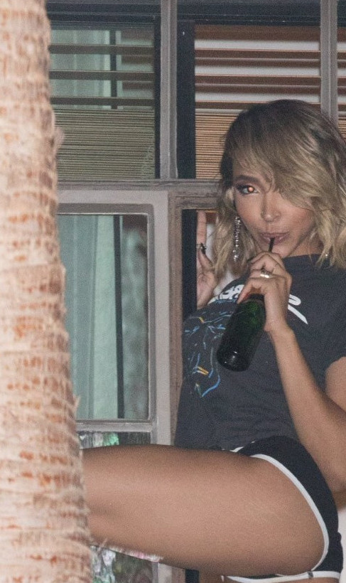 Tinashe Leaked  nude photo