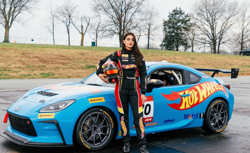 Toni Breidinger  nude photo