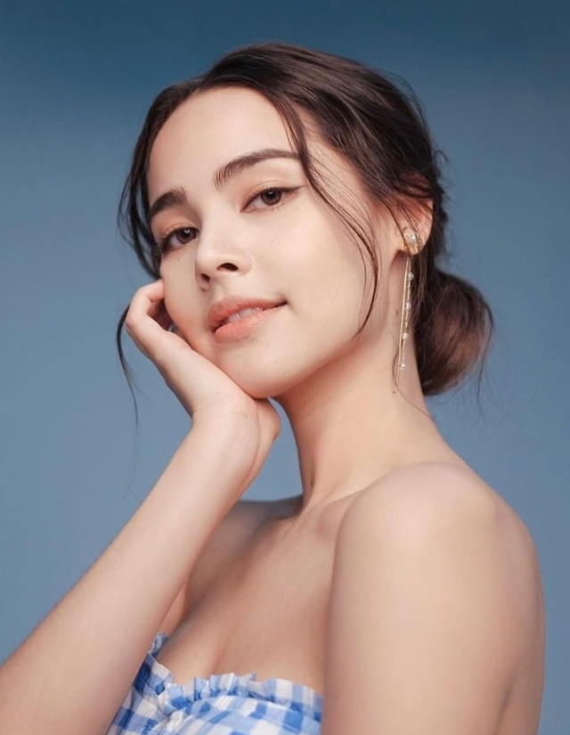 Urassaya Sperbund  nude photo