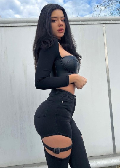 Vanessa Reinhardt  nude photo