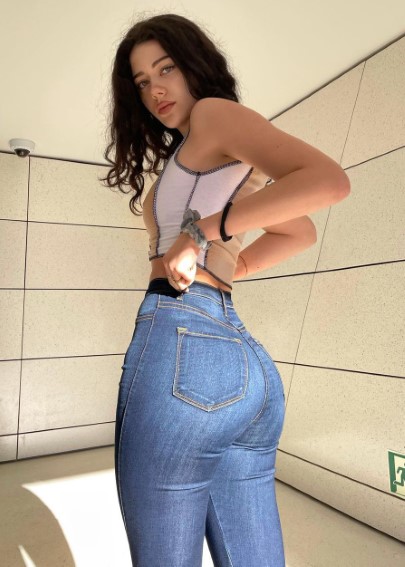 Vanessa Reinhardt  nude photo