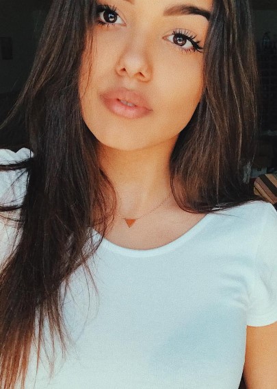 Vania Fernandes  nude photo