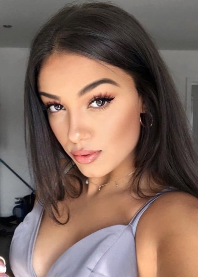 Vania Fernandes  nude photo