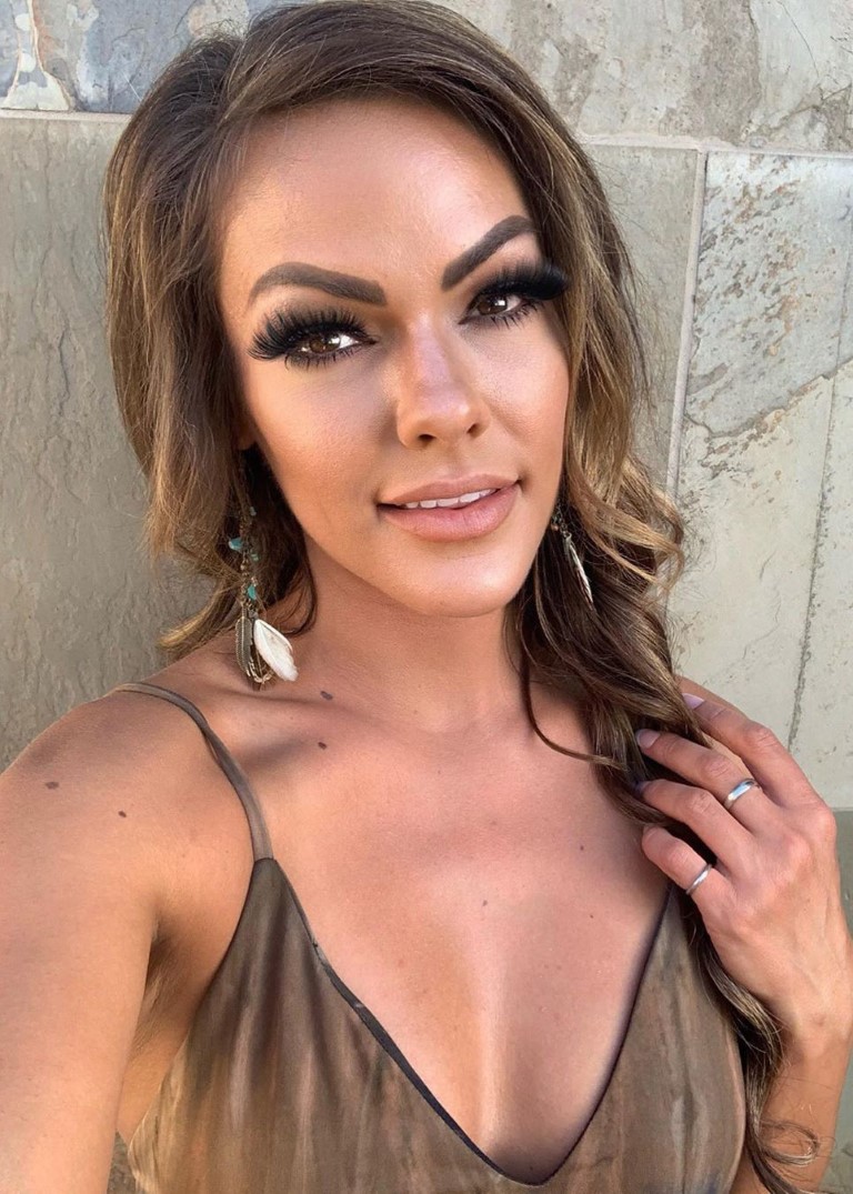 Aila Donovan  nude photo