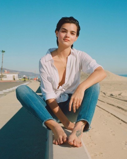 Brianna Hildebrand  nude photo