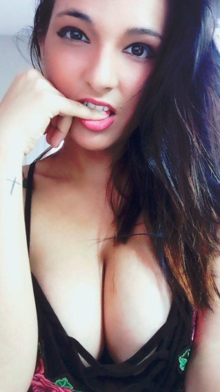 Claudia Bavel Tetas Apretadas  nude photo