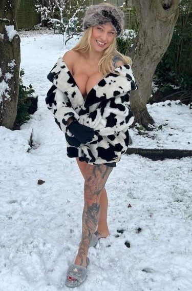 Ebanie Bridges  nude photo