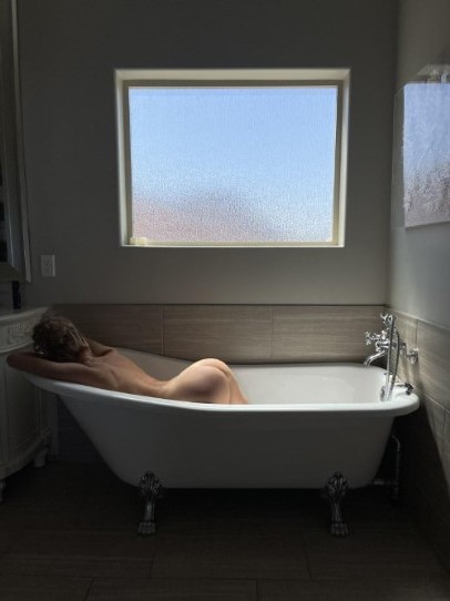 Emma Hix  nude photo