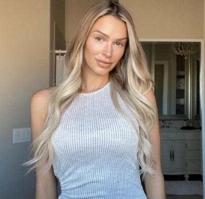 Emma Hix  nude photo