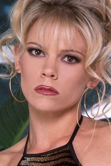 Keri Windsor  nude photo