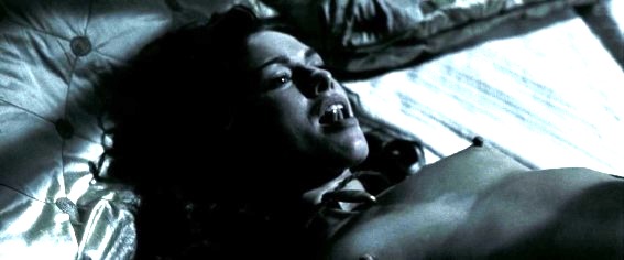 Lena Headey Braless Hot Boobs In 300  nude photo