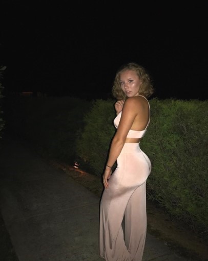 Monica Corgan  nude photo