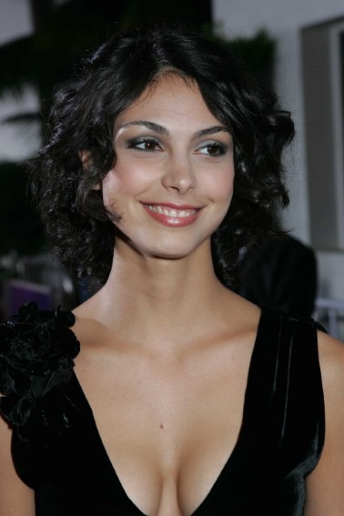 Morena Baccarin Hot Cleavage  nude photo