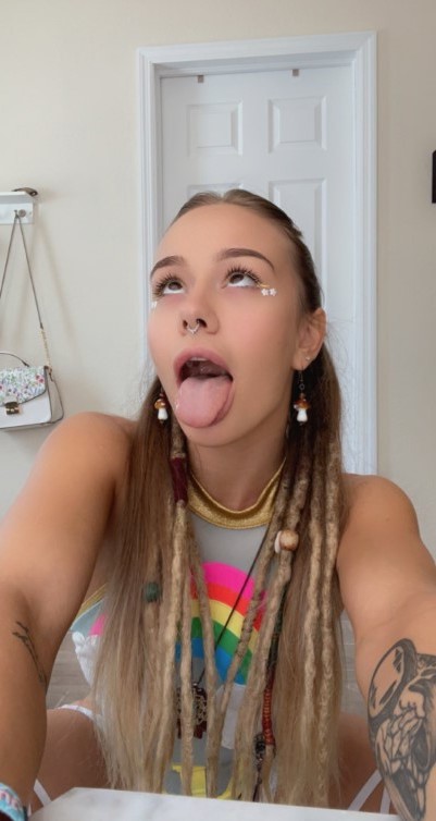 Naomi Swann  nude photo