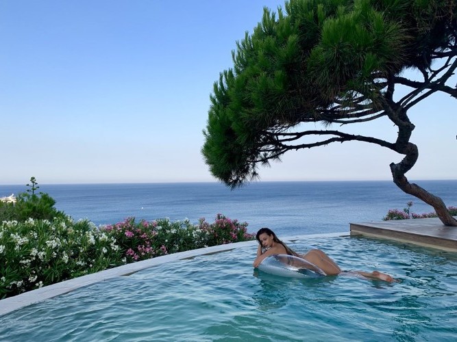 Naomi Swann Stunning View [Twitter]  nude photo