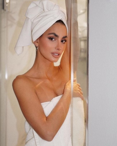 Olga Safari  nude photo