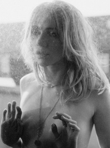 Suki Waterhouse  nude photo