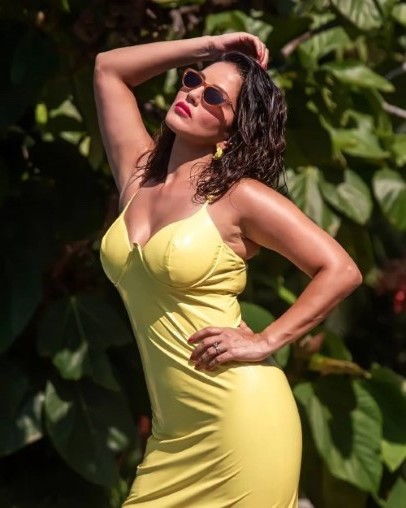 Sunny Leone  nude photo