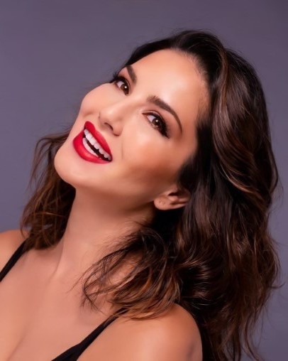 Sunny Leone  nude photo