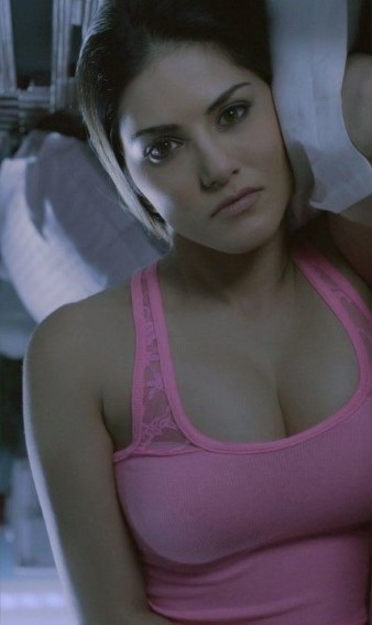 Sunny Leone  nude photo