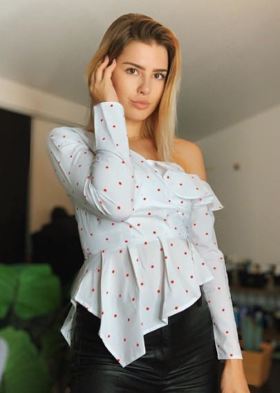 Zoe Tondut  nude photo