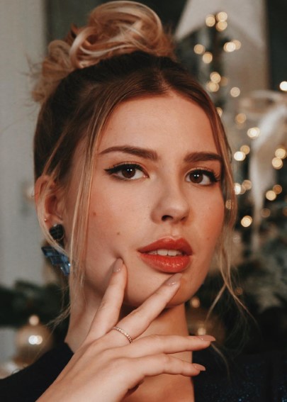 Zoe Tondut  nude photo