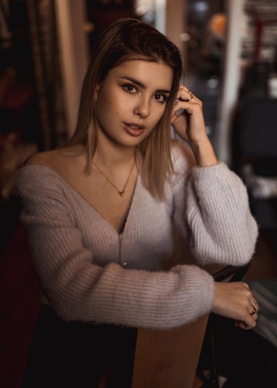 Zoe Tondut  nude photo