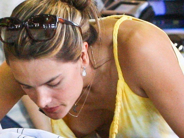 Alessandra Ambrosio Downblouse  nude photo