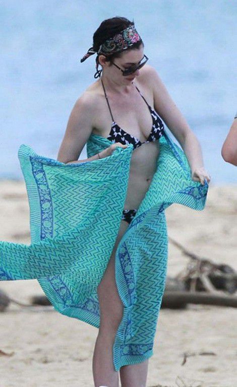 Anne Hathaway Bikini  nude photo