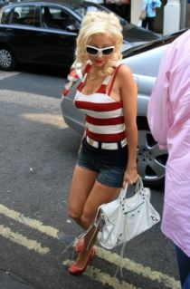 Christina Aguilera Candid  nude photo