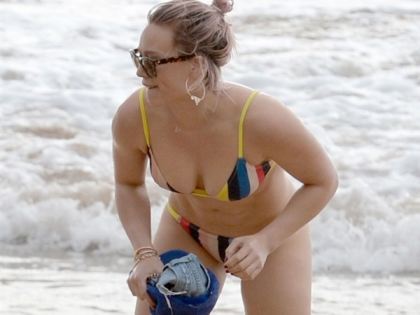 Hilary Duff Shows Off Her Disgusting Mom Bod In A Bikini  nude photo