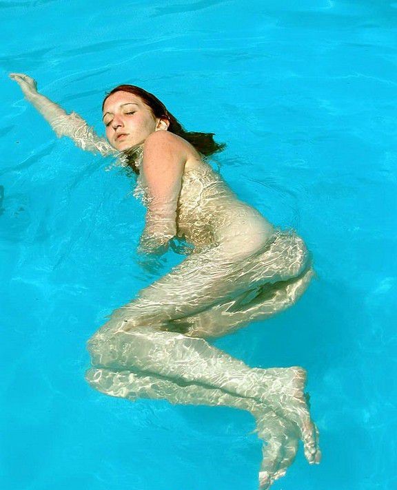 Hot Nude Girls Underwater  nude photo