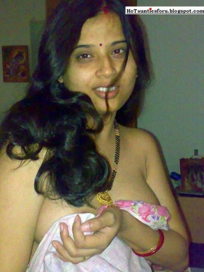 Hot Sexy Indian Aunties  nude photo