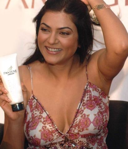 Hot Sushmita Sen Cleavage  nude photo