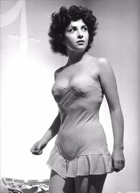 Italian Actress Gina Lollobrigida  nude photo