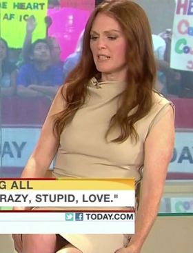 Julianne Moore Upskirt  nude photo