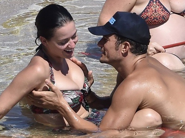 Katy Perry In A Bikini Getting Her Tits Fondled By Orlando Bloom  nude photo