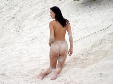 Kelly Clarkson On The Beach Nude  nude photo