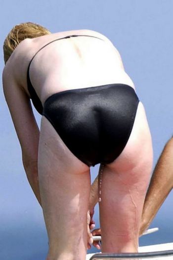 Lisa Kudrow Bikini  nude photo