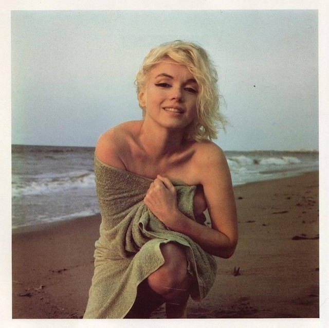 Marilyn Monroe Beach  nude photo