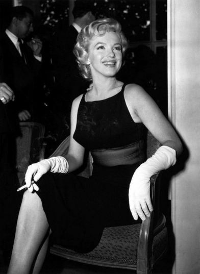 Marilyn Monroe Smoking Cigarette  nude photo