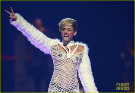 Miley Cyrus Nude Outfit  nude photo