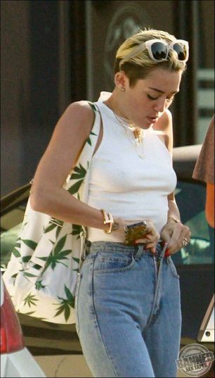 Miley Cyrus Pants Off  nude photo