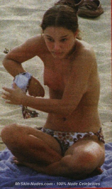 Natalie Portman Nip Slip  nude photo