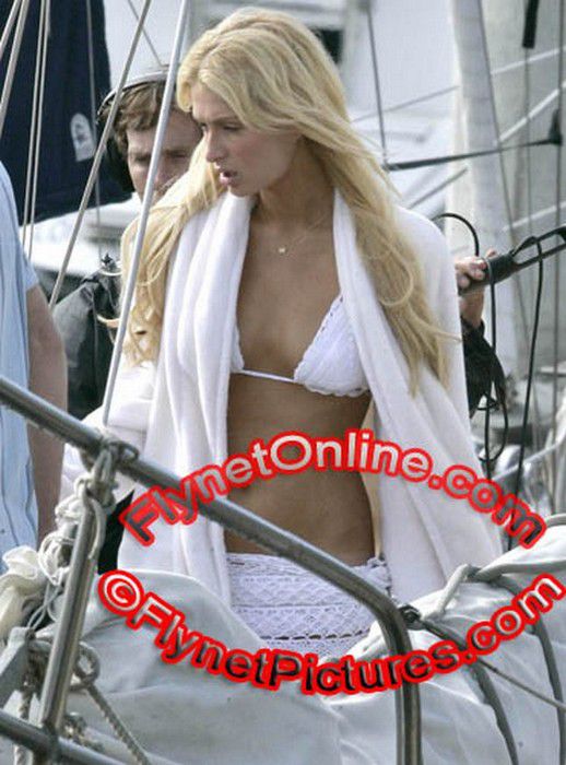 Paris Hilton Crotch Shot  nude photo